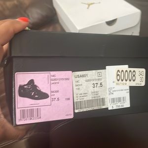 EUC  Chanel low top sneaks